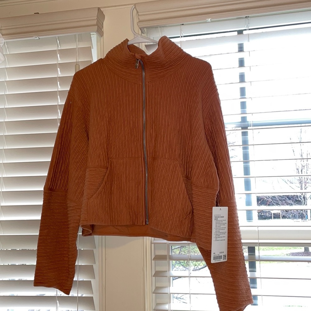 Lululemon Textured cropped jacket desert sun size M/L brand new w tags